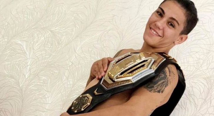 В сеть слили обнаженные фото экс-чемпионки UFC Джессики Андраде