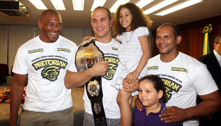 1280px Junior dos Santos 1