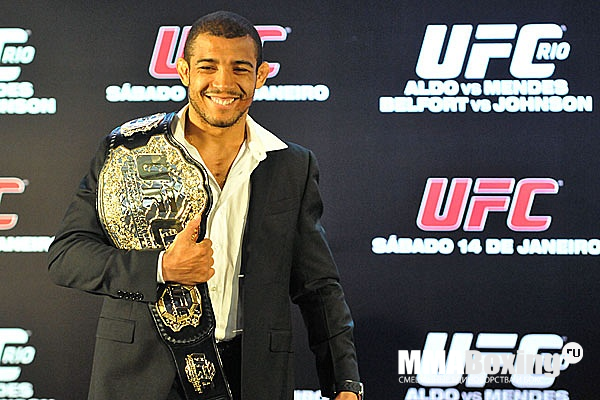 20111214021231 press jose aldo2